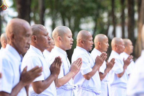 ภาพ No.199663:โครงการอุปสมบทหมู่บูชาธรรม 116 ปี คุณยายอาจารย์มหารัตนอุบาสิกาจันทร์ ขนนกยูง โครงการอุปสมบทหมู่ธรรมทายาท ระดับอุดมศึกษา รุ่นที่ 51 ภาคฤดูหนาว  ณ โบสถ์พระไตรปิฏก วัดพระธรรมกาย จ.ปทุมธานี  วันที่ 11 มกราคม พ.ศ. 2568 โดยมีพระครูปลัดรัตนวีรวัฒน์ เจ้าอาวาสวัด