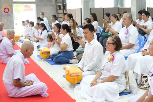 ภาพ No.277922:พิธีตัดปอยผมและปลงผมนาคธรรมทายาท พิธีขอขมาผู้ปกครอง ณ ศูนย์อบรมเยาวชนนครปฐม จ.นครปฐม และพิธีมอบบาตร ผ้าไตร นาคธรรมทายาท พิธีบรรพชา อุปสมบทหมู่ ณ วัดลาดหญ้าไทร จ.นครปฐม