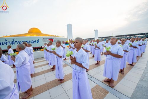 ภาพ No.214944:วันเสาร์ที่ 5 เมษายน พ.ศ. 2568 พิธีเวียนประทักษิณรอบพระมหาธรรมกายเจดีย์  พิธีวันทาเจดีย์ พิธีขอขมาและมอบผ้าไตร ในโครงการบรรพชาสามเณรฟื้นฟูพระพุทธศาสนาทั่วไทย , โครงการหน่อแก้วเปรียญธรรม รุ่นที่ 13 ,  โครงการสามเณรยุวธรรมทายาท รุ่นที่ 33 , โครงการสามเณรมั