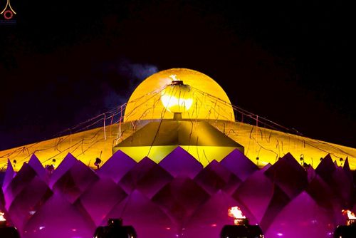 ภาพ No.253627:วันที่ 10 ตุลาคม พ.ศ. 2568 พิธีจุดประทีปบูชาพระผู้ปราบมาร, พิธีจุดประทีปบนพระมหาธรรมกายเจดีย์  20,000 ดวง เนื่องในวันคล้ายวันเกิดครบรอบ 141 ปี พระมงคลเทพมุนี (สด จนฺทสโร)