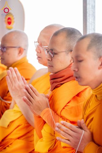 ภาพ No.135463:พิธีเจริญพระพุทธมนต์สมโภช แก้วบรมจักรพรรดิรัตนอนันต์ สถาปนาอาคารปฏิบัติธรรม แก้วธรรมชัยรัตนอนันต์ บูชาธรรมเนื่องในโอกาสอายุวัฒนมงคล 80 ปี หลวงพ่อธัมมชโย (22 เมษายน พ.ศ. 2567) วันพุธที่ 3 เมษายน พ.ศ. 2567 ณ วัดพระธรรมกายเทนเนสซี ประเทศสหรัฐอเมริกา