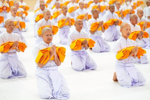 ภาพ No.217185:วันเสาร์ที่ 12 เมษายน พ.ศ. 2568 พิธีบรรพชา พิธีขอศีลและขอนิสสัย พิธีมอบบาตร ในโครงการอุปสมบทหมู่ บูชาธรรมหลวงพ่อธัมมชโย, โครงการธรรมทายาท ระดับอุดมศึกษา รุ่นที่ 52 ,  โครงการบวชพระนานาชาติ AEC & WAB CEO รุ่นที่ 4 ณ วัดพระธรรมกาย