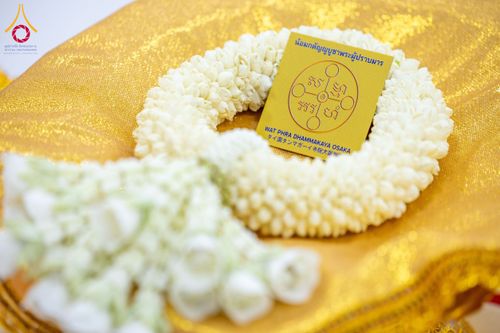 ภาพ No.160794:พิธีเจริญพระพุทธมนต์ และปิดแผ่นทองรูปเหมือน พระเดชพระคุณพระมงคลเทพมุนี (สด จนฺทสโร) พระผู้ปราบมาร จำนวน 3 องค์ วันเสาร์ที่ 5 ตุลาคม พ.ศ. 2567 ณ อาคารปลูกศรัทธา 2 (ชานชลาเดิม) วัดพระธรรมกาย อ.คลองหลวง จ.ปทุมธานี