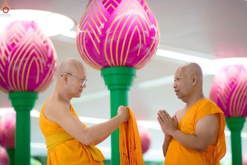 ภาพ No.229143:วันเสาร์ที่ 14 มิถุนายน พ.ศ. 2568 พิธีบรรพชา , พิธีถวายบาตร , พิธีอุปสมบท ในโครงการบรรพชาอุปสมบทหมู่ ผู้บริหารรุ่นที่ 15 และ อุดมศึกษา รุ่นที่ 52 ณ โบสถ์พระไตรปิฎก วัดพระธรรมกาย