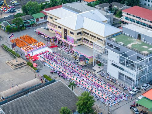 ภาพ No.150794:พิธีเจริญพระพุทธมนต์ และทำบุญตักบาตรแด่คณะสงฆ์ จำนวน 121 รูป เนื่องในโอกาสฉลองครบรอบ 120 ปี อำเภอคลองหลวง จังหวัดปทุมธานี เพื่อถวายเป็นพุทธบูชา ช่วยเหลือผู้ประสบความเดือดร้อนจากอุทกภัย และคณะสงฆ์ 323 วัด 4 จังหวัดชายแดนภาคใต้ วันเสาร์ที่ 31 สิงหาคม พ.ศ. 