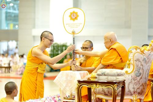 ภาพ No.236208:วันที่ 3 สิงหาคม พ.ศ. 2568 พิธีมุทิตาสักการะพระภิกษุ ผู้สอบได้เปรียญธรรม 9 ประโยค ระดับโลก ปีที่ 37, พิธีมอบโล่และทุนการศึกษา สำนักเรียนบาลีดีเด่นทั่วประเทศ ณ ห้องแก้วสารพัดนึก 1 วัดพระธรรมกาย