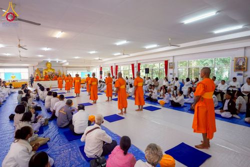 ภาพ No.275855:วันพุธที่ 3 ธันวาคม พ.ศ. 2568 พิธีบรรพชาอุปสมบท โครงการอุปสมบทบูชาธรรมมหาปูชนียาจารย์ ศูนย์อบรม : ศูนย์ส่งเสริมศีลธรรม จ.พะเยา ณ โบราณสถานพระธาตุจอมทอง และ โบสถ์กลางน้ำ วัดพระธาตุศรีโคมคำ อำเภอเมือง จังหวัดพะเยา