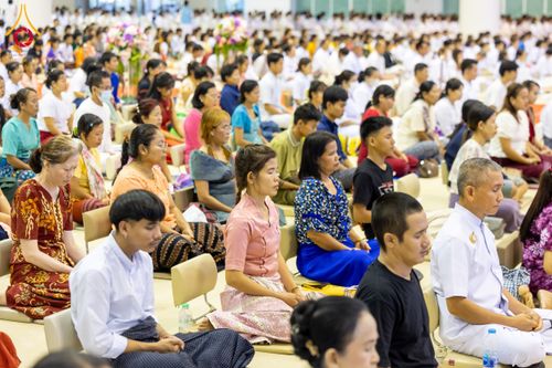 ภาพ No.209633:วันอาทิตย์ที่ 2 มีนาคม พ.ศ. 2568 พิธีภาคบ่าย สัมมนาพิเศษ, ปฏิบัติธรรม พิธีรับมอบพระบรมสารีริกธาตุ ณ สภาธรรมกายสากล วัดพระธรรมกาย