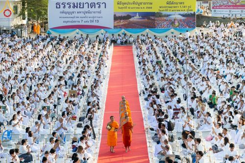 ภาพ No.192638:พิธีจุดประทีปถวายเป็นพุทธบูชา และบูชาธรรมมหาปูชนียาจารย์ ณ อนุสรณ์สถานคลองบางนางแท่น อ.สามพราน จ.นครปฐม ในโครงการธรรมยาตรา กตัญญูบูชา มหาปูชนียาจารย์ พระมงคลเทพมุนี(สด จนฺทสโร) พระผู้ปราบมาร อนุสรณ์สถาน 7 แห่ง ปีที่ 13 วันที่ 10 มกราคม พ.ศ. 2568