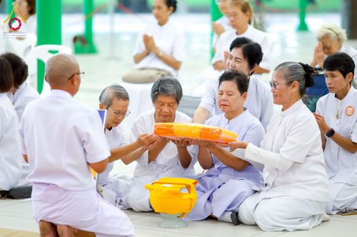 ภาพ No.256182:วันที่ 4 ตุลาคม พ.ศ. 2568 พิธีบรรพชาอุปสมบท  โครงการอุปสมบทหมู่บูชาธรรม 141 ปี  พระมงคลเทพมุนี (สด จนฺทสโร) ณ โบสถ์พระไตรปิฏก วัดพระธรรมกาย จ.ปทุมธานี