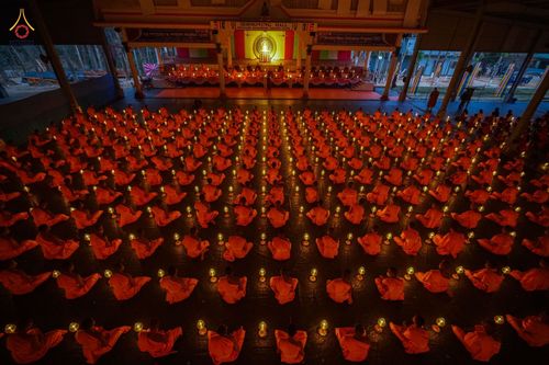 ภาพ No.76549:คณะสงฆ์และสามเณรบังกลาเทศ ปฎิบัติธรรมและจุดโคมประทีปถวายเป็นพุทธบูชา วันที่ 17 กุมภาพันธ์ พ.ศ. 2566