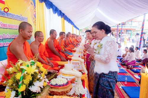 ภาพ No.145498:ศูนย์ปฎิบัติธรรมนครวัด ร่วมกับสำนักงานเจ้าคณะจังหวัดไพลิน ถวายเทียนพรรษา มหาสังฆทานครั้งยิ่งใหญ่ เชื่อมสัมพันธ์ ไทย-กัมพูชา 80 วัด บูชาธรรมธรรมหลวงพ่อธัมมชโย ณ วัดโพธิมาราม จ.ไพลิน ประเทศกัมพูชา วันพุธที่ 17 กรกฎาคม พ.ศ. 2567