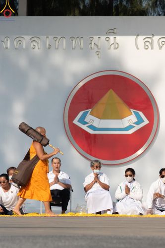 ภาพ No.110383:พิธีต้อนรับพระธรรมยาตรา ในโครงการธรรมยาตรากตัญญูบูชา มหาปูชนียาจารย์ พระมงคลเทพมุนี(สด จนฺทสโร) พระผู้ปราบมาร อนุสรณ์สถาน 7 แห่ง ปีที่ 12 วันที่ 11 มกราคม พ.ศ. 2567 ณ อนุสรณ์สถานลำดับที่ 3 สถานที่เกิดใหม่ในเพศสมณะ วัดสองพี่น้อง จ.สุพรรณบุรี