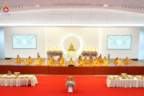 ภาพ No.174276:พิธีทอดกฐินกตัญญูบูชาธรรม ณ พระมหาเจดียทัตตชีโว ศูนย์อบรมเยาวชนกาญจนบุรี ในโครงการกฐินสามัคคีทั่วไทย 30,000 วัด บูชาธรรม 80 ปี หลวงพ่อธัมมชโย โดยคณะศิษยานุศิษย์วัดพระธรรมกาย วันที่ 9 พฤศจิกายน พ.ศ. 2567