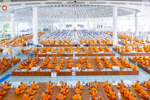 ภาพ No.177365:พิธีถวายภัตตาหารเมนูสวรรค์ และพิธีบุพเปตพลี ครั้งที่ 158 ร่วมอุทิศบุญแด่หมู่ญาติที่ล่วงลับไปแล้ว และสืบทอดอายุพระพุทธศาสนา ณ วัดพระธรรมกาย วันที่ 30 พฤศจิกายน พ.ศ.2567 (วันพระ แรม 15 ค่ำ เดือน 12)