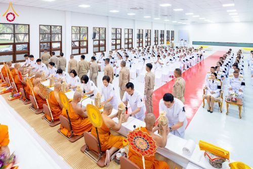 ภาพ No.276009:วันที่ 5 ธันวาคม พ.ศ. 2568 พสกนิกรอำเภอคลองหลวง พร้อมใจบำเพ็ญกุศลอุทิศถวาย “ในหลวงรัชกาลที่ 9” น้อมรำลึกในพระมหากรุณาธิคุณ เนื่องในวันคล้ายวันพระบรมราชสมภพ วันชาติ และวันพ่อแห่งชาติ ณ อาคารปลูกศรัทธา 2 วัดพระธรรมกาย อำเภอคลองหลวง จังหวัดปทุมธานี