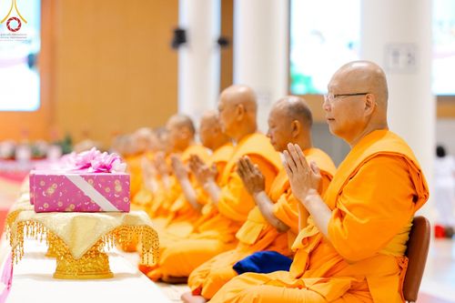 ภาพ No.57949:พิธีมุทิตาสักการะพระสังฆาธิการ ผู้ที่ได้รับพระราชทานเลื่อนและตั้งสมณศักดิ์ ปีพุทธศักราช 2567 วันอาทิตย์ที่ 28 เมษายน พ.ศ. 2567 ณ วัดพระธรรมกาย จ.ปทุมธานี