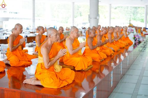 ภาพ No.230414:วันที่ 28 มิถุนายน พ.ศ. 2568 พิธีถวายภัตตาหารเมนูสวรรค์ เพื่อการบรรลุธรรม ณ หอฉันคุณยายอาจารย์ฯ วัดพระธรรมกาย