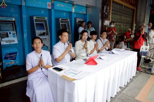 ภาพ No.245816:วันที่ 13-14 กันยายน พ.ศ. 2568 เจ้าหน้าที่ทุกสถานะ ทุกส่วนงาน ร่วมแรงร่วมใจ ปฏิบัติหน้าที่ เตรียมงาน เก็บงาน ตักบาตรพระ 555 รูป อ.เบตง จยะลา