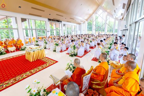 ภาพ No.239386:วันอาทิตย์ที่ 17 สิงหาคม พ.ศ. 2568 พิธีกดปุ่มอัญเชิญรูปเหมือน พระมงคลเทพมุนี (สด จันทสโร)  ณ มหาวิหารแก้วพระมงคลเทพมุนี  ศูนย์ปฏิบัติธรรมแก้วเมืองเลย