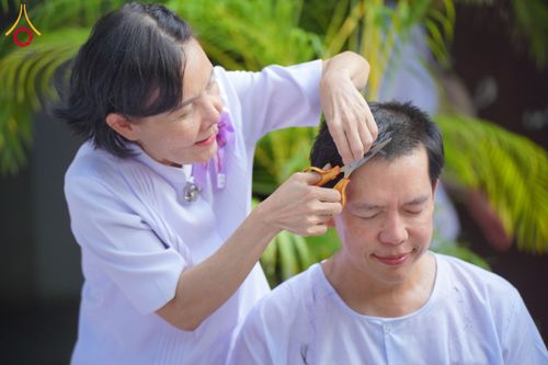 ภาพ No.135707:พิธีปลงผมธรรมทายาท โครงการบรรพชาและอุปสมบทหมู่ รุ่นบูชาธรรม 80 ปี หลวงพ่อธัมมชโย ณ หมู่บ้านบรรลุธรรม วัดพระธรรมกาย วันที่ 7 เมษายน พ.ศ. 2567
