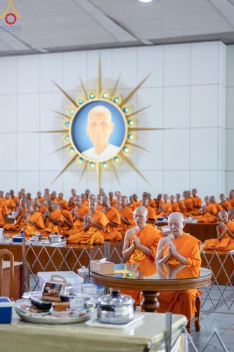 ภาพ No.162125:พิธีถวายภัตตาหารเมนูสวรรค์ เนื่องในวันออกพรรษา (ขึ้น 15 ค่ำ เดือน 11) วันพฤหัสบดีที่ 17 ตุลาคม พ.ศ. 2567 ณ หอฉันคุณยายอาจารย์ฯ วัดพระธรรมกาย