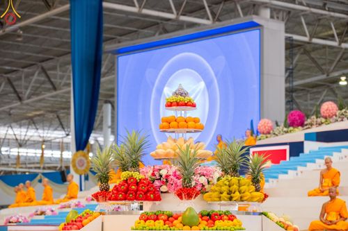 ภาพ No.151156:พิธีบูชาข้าวพระ ในวันอาทิตย์ต้นเดือน วันที่ 1 กันยายน พ.ศ. 2567 ณ สภาธรรมกายสากล วัดพระธรรมกาย