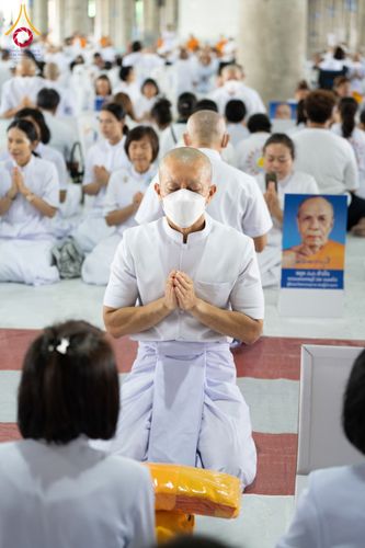 ภาพ No.62724:พิธีขอขมามอบผ้าไตร ในโครงการอุปสมบทหมู่ บูชาธรรมหลวงพ่อธัมมชโย พ.ศ.2567  โครงการอุปสมบทหมู่ธรรมทายาท ระดับอุดมศึกษา รุ่นที่51 (ภาคฤดูร้อน) โครงการบวชพระนานาชาติ AEC และ WAB รุ่นผู้บริหาร(รุ่นที่2) ณ ลานธรรม พระมหาธรรมกายเจดีย์ วันที่ 13 เมษายน พ.ศ. 2567