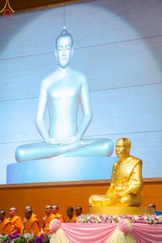 ภาพ No.159962:พิธีปฎิบัติธรรม , พิธีสักการะพระมงคลเทพมุนี (สด จนฺทสโร) พระผู้ปราบมาร ณ สภาธรรมกายสากล วัดพระธรรมกาย วันพฤหัสบดีที่ 10 ตุลาคม พ.ศ. 2567