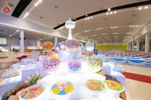 ภาพ No.134037:พิธีบูชาข้าวพระ  ในวันอาทิตย์ต้นเดือนที่ 7 เมษายน พ.ศ. 2567 ณ วัดพระธรรมกาย จ.ปทุมธานี