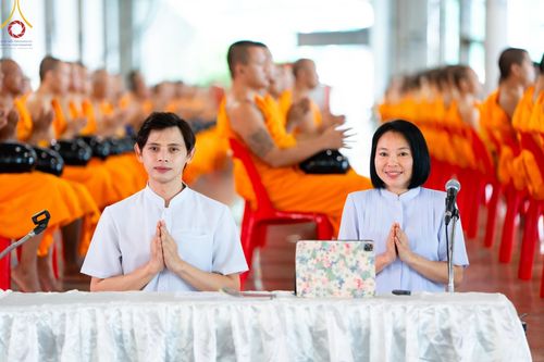 ภาพ No.139058:พิธีตักบาตร , พิธีบูชาข้าวพระ ณ ห้องแก้วสารพัด 1 สภาธรรมกายสากล วัดพระธรรมกาย วันอาทิตย์ต้นเดือนที่ 2 มิถุนายน พ.ศ. 2567