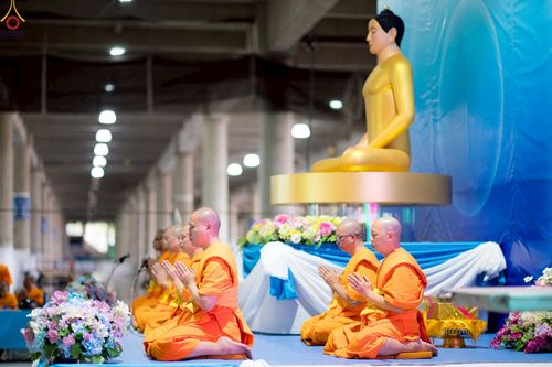 ภาพ No.235312:วันที่ 27 กรกฎาคม พ.ศ. 2568 พิธีตักบาตรฉลองพระใหม่ โครงการบรรพชาและอุปสมบทมู่รุ่นเข้าพรรษา ณ วัดพระธรรมกาย