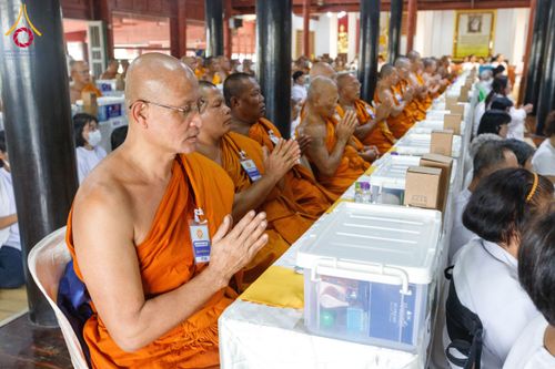 ภาพ No.202151:พิธีเจริญพระพุทธมนต์ ปฏิบัติธรรม มอบทุนการศึกษา ถวายสังฆทาน 108 วัด เพื่อถวายเป็นพุทธบูชา และขับเคลื่อนโครงการหมู่บ้านรักษาศีล 5 โดยคณะสงฆ์จังหวัดนครปฐม คณะศิษยานุศิษย์วัดพระธรรมกาย โครงการธรรมยาตรา ปีที่ 13 ณ วัดบางปลา อำเภอบางเลน จังหวัดนครปฐม