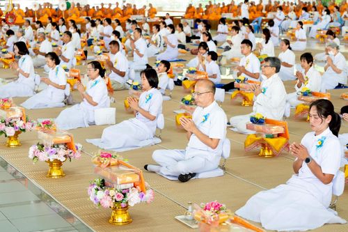 ภาพ No.220691:วันเสาร์ที่ 26 เมษายน พ.ศ.2568 (วันพระ แรม 15 ค่ำ เดือน 5) พิธีถวายภัตตาหารเมนูสวรรค์ "เพื่อการบรรลุธรรม" และ พิธีบุพเปตพลี ครั้งที่ 163 ร่วมอุทิศบุญแด่หมู่ญาติที่ล่วงลับไปแล้ว และสืบทอดอายุพระพุทธศาสนา ณ หอฉันคุณยายอาจารย์ฯ วัดพระธรรมกาย