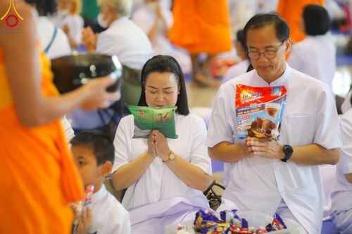 ภาพ No.99638:พิธีตักบาตรวันอาทิตย์ต้นเดือน ณ สภาธรรมกายสากล วัดพระธรรมกาย จ.ปทุมธานี วันอาทิตย์ที่ 3 ธันวาคม พ.ศ. 2566