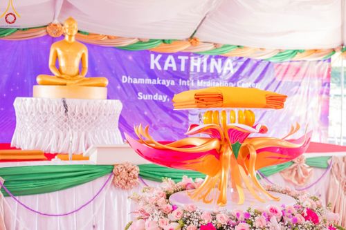 ภาพ No.100317:พิธีทอดกฐินบรมจักรพรรดิ ณ วัดพระธรรมกายแคลิฟอร์เนีย เมืองอาซูซ่า รัฐแคลิฟอร์เนีย ประเทศสหรัฐอเมริกา วันอาทิตย์ที่ 12 พฤศจิกายน พ.ศ. 2566