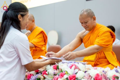 ภาพ No.221853:โครงการปฏิบัติธรรมอบรมศีลธรรม “บวชอุบาสิกาแก้ว” ถวายเป็นพระราชกุศลแด่พระบาทสมเด็จพระเจ้าอยู่หัว เนื่องในโอกาสมหามงคล “วันฉัตรมงคล”  ระหว่างวันที่ 2 – 4 พฤษภาคม 2568  ณ อาคาร 115 ปี คุณยายอาจารย์ฯ
