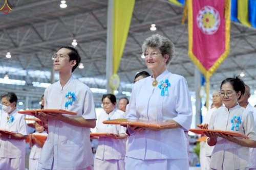 ภาพ No.277475:วันอาทิตย์ต้นเดือนที่ 7 ธันวาคม พ.ศ.2568 พิธีทอดผ้าป่าต้นสมบัติจักรพรรดิ ณ สภาธรรมกายสากล วัดพระธรรมกาย