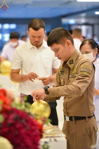 ภาพ No.144609:ชาวอำเภอคลองหลวง จังหวัดปทุมธานี ถวายเทียนพรรษามหามงคล เนื่องในเทศกาลเข้าพรรษา ประจำปี 2567 แด่คณะสงฆ์วัดพระธรรมกาย  วันพฤหัสบดีที่ 18 กรกฎาคม พ.ศ. 2567