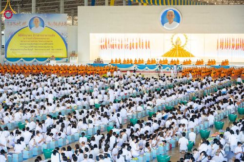 ภาพ No.92105:พิธีตักบาตร ในวันทอดกฐินสามัคคี ประจำปีพุทธศักราช 2566 วันอาทิตย์ต้นเดือนที่ 5 พฤศจิกายน พ.ศ. 2566 ณ สภาธรรมกายสากล วัดพระธรรมกาย จ.ปทุมธานี