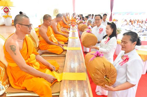 ภาพ No.174223:พิธีทอดกฐินสามัคคีสร้างทุกสิ่ง ปีที่ 8 ณ ธุดงคสถานอำนาจเจริญ ในโครงการกฐินสามัคคีทั่วไทย 30,000 วัด บูชาธรรม 80 ปี หลวงพ่อธัมมชโย โดยคณะศิษยานุศิษย์วัดพระธรรมกาย วันที่ 10 พฤศจิกายน พ.ศ. 2567