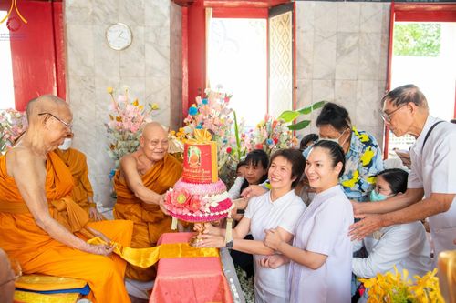 ภาพ No.165091:พิธีทอดกฐิน ณ วัดใหม่พิเรนทร์ แขวงวัดอรุณ เขตบางกอกใหญ่ กรุงเทพมหานคร ในโครงการกฐินสามัคคีทั่วไทย 30,000 วัด บูชาธรรม 80 ปี หลวงพ่อธัมมชโย โดยคณะศิษยานุศิษย์วัดพระธรรมกาย วันที่ 20 ตุลาคม พ.ศ. 2567