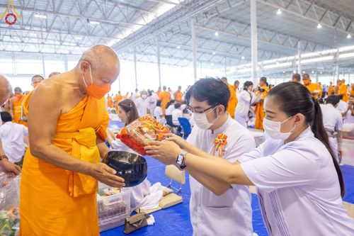 ภาพ No.123012:พิธีตักบาตร และพิธีบูชาข้าวพระ ในวันอาทิตย์ต้นเดือนที่ 4 กุมภาพันธ์ พ.ศ. 2567 ณ วัดพระธรรมกาย จ.ปทุมธานี
