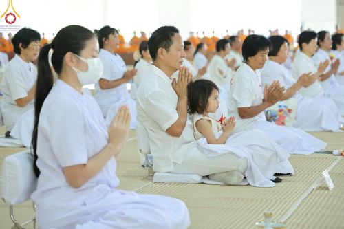 ภาพ No.208358:พิธีสวดพระพุทธมนต์ และถวายภัตตาหารเมนูสวรรค์แด่พระภิกษุ สามเณร วันที่ 15 กุมภาพันธ์ พ.ศ. 2568 ณ หอฉันคุณยายอาจารย์ฯ วัดพระธรรมกาย