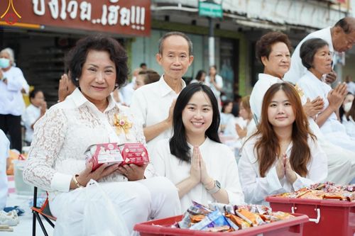ภาพ No.126327:พิธีทำบุญเมืองนครราชสีมา ฉลอง 556 ปี ตักบาตรพระ 10,000 รูป ในวันเสาร์ที่ 2 มีนาคม พ.ศ.2567 ณ อนุสาวรีย์ท้าวสุรนารี จ.นครราชสีมา จัดโดย คณะสงฆ์จังหวัดนครราชสีมา ร่วมกับสำนักงานจังหวัดนครราชสีมา
