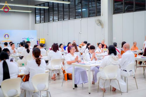 ภาพ No.327674:วันที่ 1-6 พฤษภาคม พ.ศ.2569 ต้อนรับชาวต่างชาติ พระภิกษุ คณะชาวเมียนมาร์  อุบาสิกาชาวอินเดีย เยี่ยมชมวัดพระธรรมกายและสักการะพระมหาธรรมกายเจดีย์