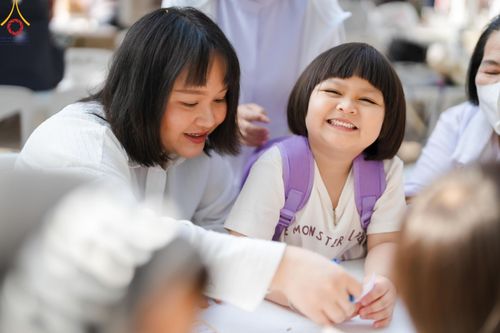 ภาพ No.193858:วัดพระธรรมกาย จัดงานวันเด็กแห่งชาติ ประจำปี พ.ศ.2568 ออกร้านอาหาร 200 ร้าน มอบของขวัญหลายหมื่นชิ้น วันที่ 12 มกราคม พ.ศ. 2568 วัดพระธรรมกาย อ.คลองหลวง จ.ปทุมธานี