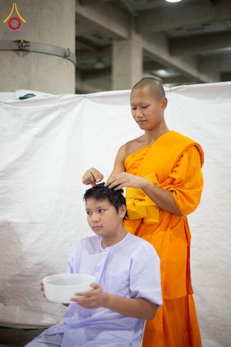 ภาพ No.143813:พิธีปลงผมยุวธรรมทายาท โครงการสามเณรโรงเรียนนานาชาติ รุ่นที่  13 ณ วิหารคด คอร์ 9 วัดพระธรรมกาย วันอาทิตย์ที่ 7 กรกฎาคม พ.ศ. 2567