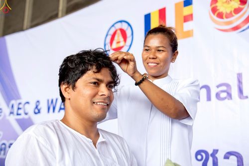 ภาพ No.230771:วันที่ 28 มิถุนายน พ.ศ. 2568 พิธีตัดปอยผมและปลงผม โครงการบวชพระนานาชาติ AEC & WAB รุ่นที่ 9 ณ วิหารคด 2 วัดพระธรรมกาย