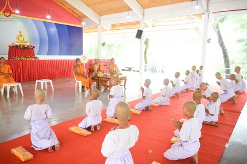 ภาพ No.135214:พิธีตัดปอยผม, พิธีขอขมารับผ้าไตร, พิธีบรรพชา, พิธีถวายบาตร ในโครงการบรรพชาสามเณร ฟื้นฟูพระพุทธศาสนาทั่วไทย  ณ ศูนย์ปฏิบัติธรรมบุญประสาน ต.พญาเย็น อ.ปากช่อง จ.นครราชสีมา วันที่ 5 เมษายน พ.ศ. 2567